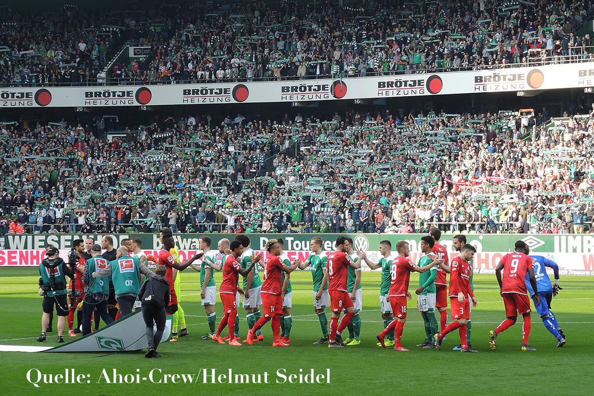 Der Handshake vor dem Spiel: Hier ist Fairplay angesagt.>