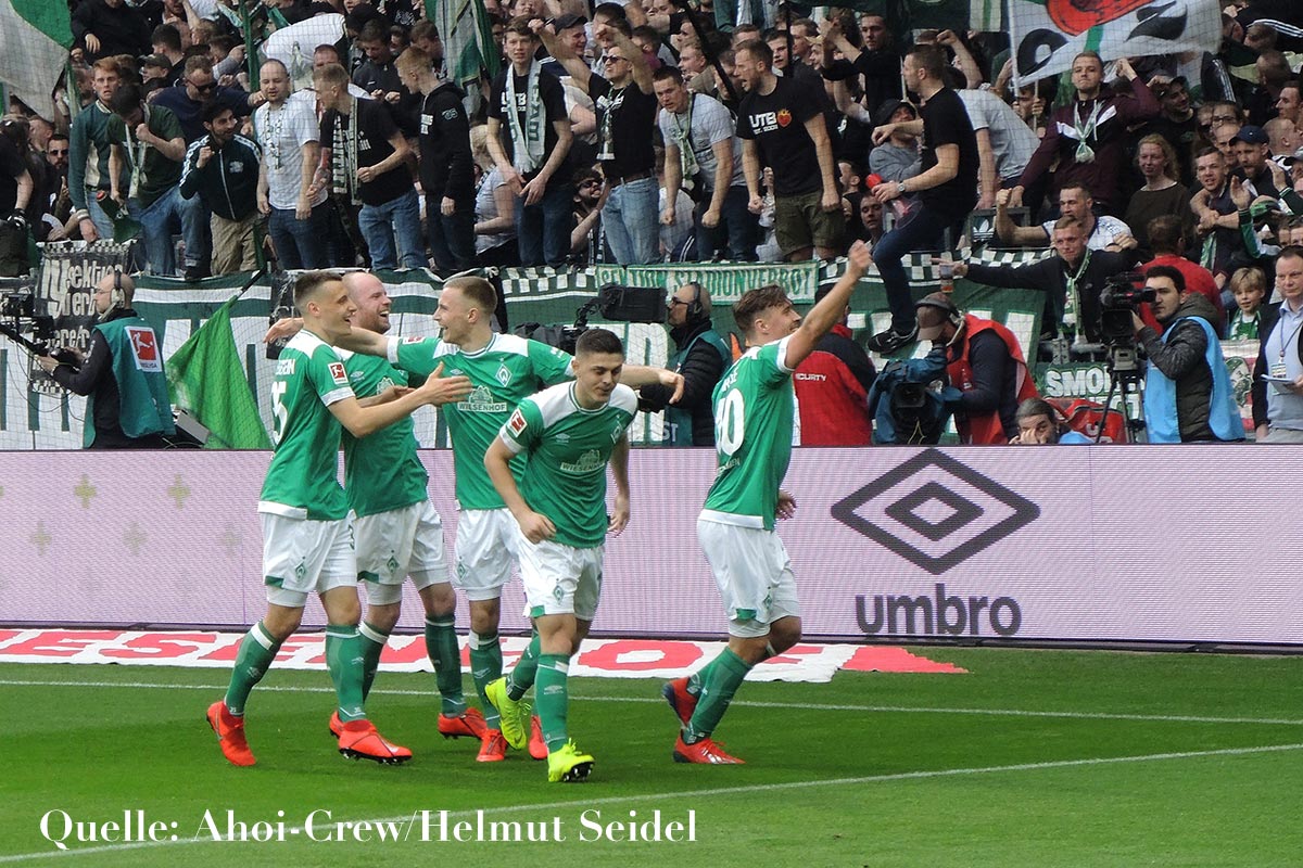 Jubel nach einem 3:1-Sieg für Werder Bremen.>